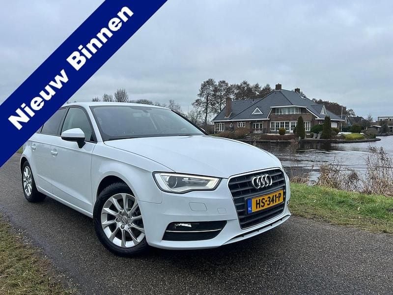 Wit Occasion 2016 Audi A3 Sportback Ambition Hatchback | € 13.900 (Super prijs) - Afbeelding 1/4