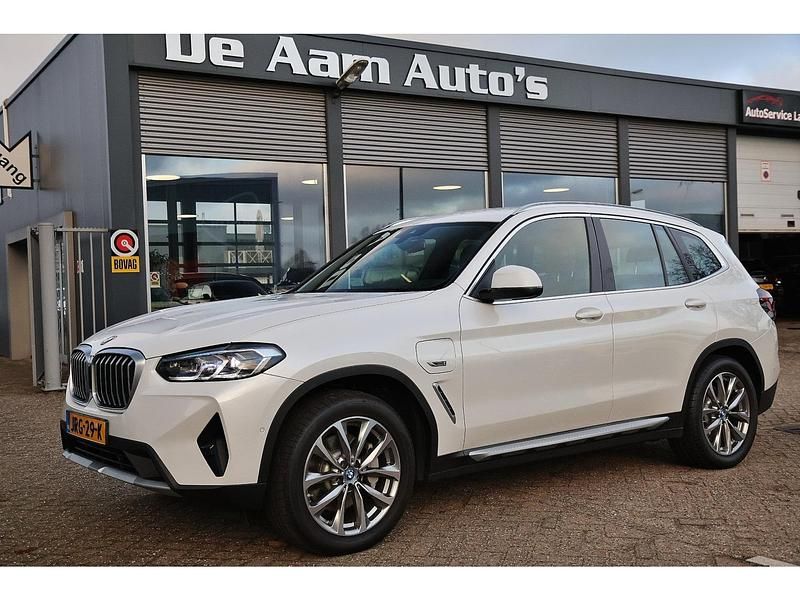 Wit Occasion 2022 BMW X3 Executive SUV | € 34.850 - Afbeelding 1/4