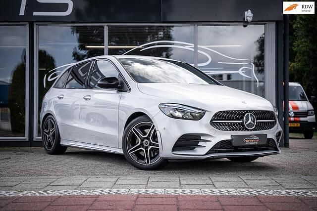 Grijs Gebruikt 2020 Mercedes B220 Premium MPV | € 24.950 (Eerlijke prijs) - Afbeelding 1/4