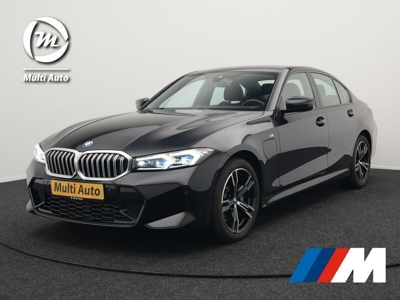 Zwart Gebruikt 2023 BMW 330 Sedan | € 44.740 (Eerlijke prijs) - Afbeelding 1/4