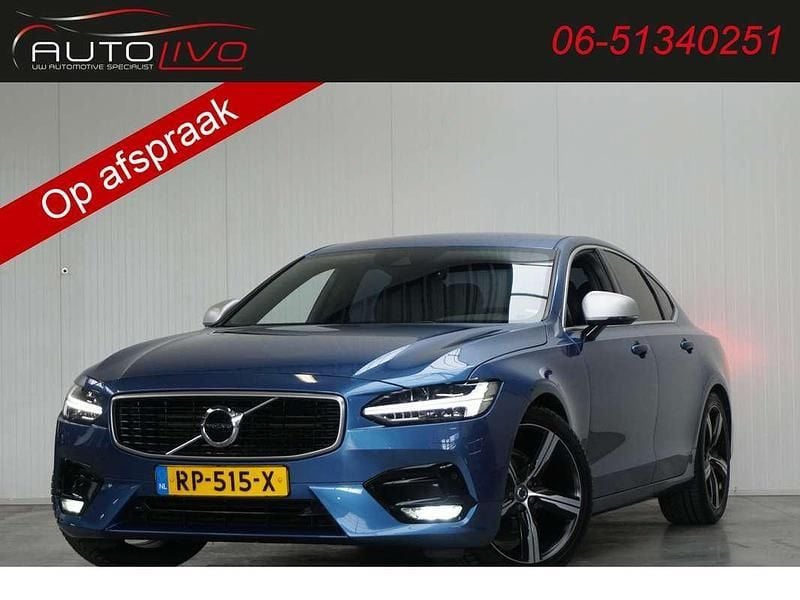 Blauw, metallic lak Gebruikt 2018 Volvo S90 R-Design Sedan | € 27.995 (Eerlijke prijs) - Afbeelding 1/4