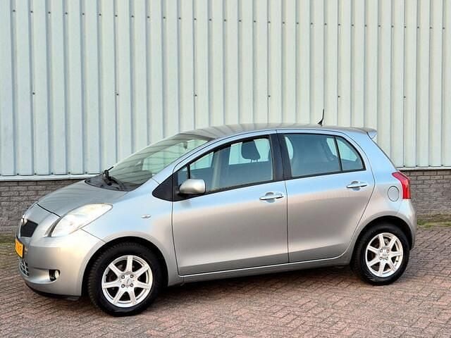 Occasion Toyota Yaris Sol 87 PK (63 kW) 2007 Grijs Hatchback