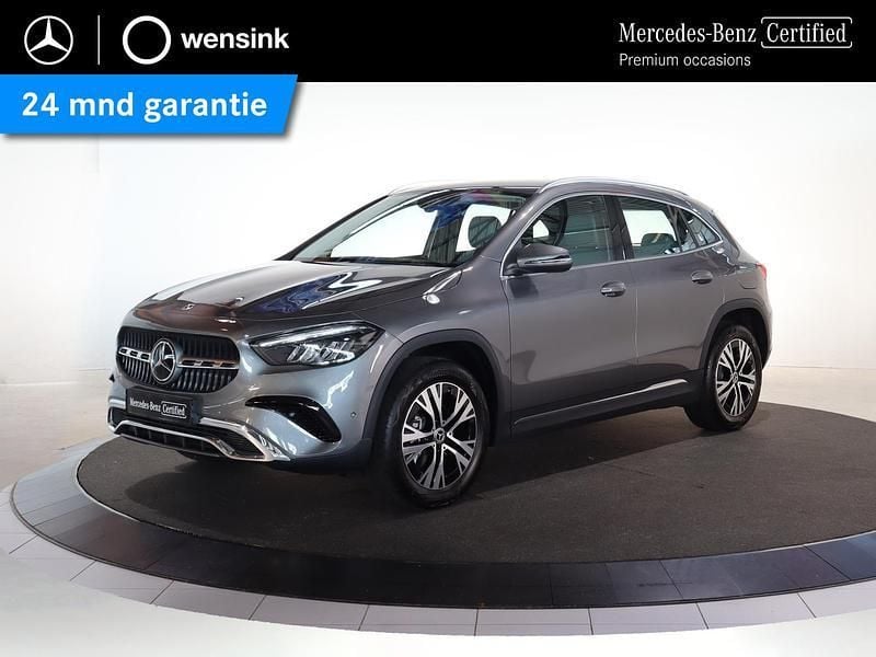Grijs Gebruikt 2024 Mercedes GLA250 Luxury SUV | € 43.850 (Goede deal) - Afbeelding 1/4