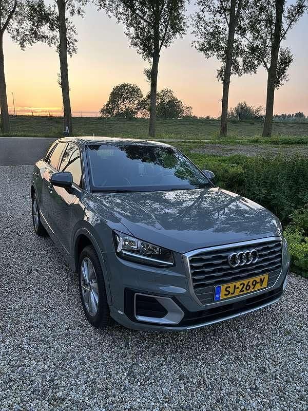 Grijs Gebruikt 2018 Audi Q2 Sport SUV | € 15.950 (Eerlijke prijs) - Afbeelding 1/4