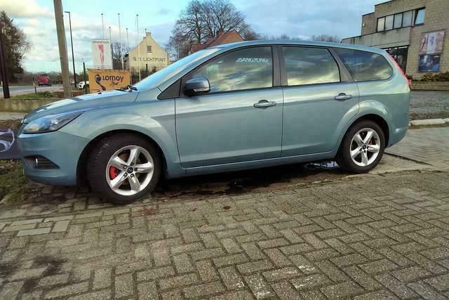 Groen Gebruikt 2010 Ford Focus Stationwagen | € 2.590 (Eerlijke prijs) - Afbeelding 1/4