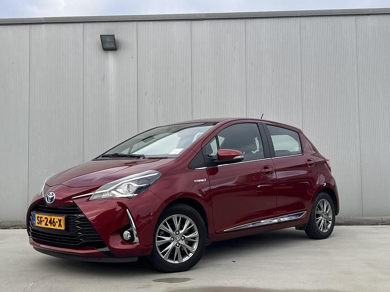 Rood Occasion 2018 Toyota Yaris Executive Hatchback | € 16.999 (Eerlijke prijs) - Afbeelding 1/4