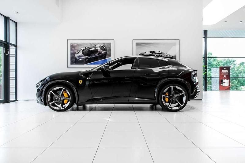 Zwart Gebruikt 2025 Ferrari Purosangue SUV | € 660.000 - Afbeelding 1/4