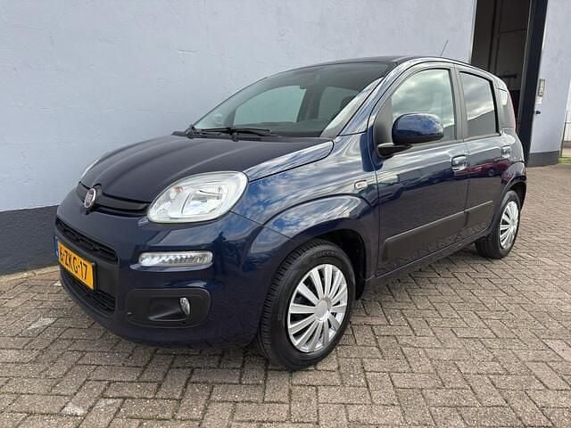 Blauw Occasion 2015 Fiat Panda Lounge Hatchback | € 5.750 (Eerlijke prijs) - Afbeelding 1/4