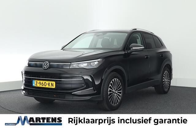Zwart Occasion 2024 VW Tiguan Edition SUV | € 38.899 (Super prijs) - Afbeelding 1/4
