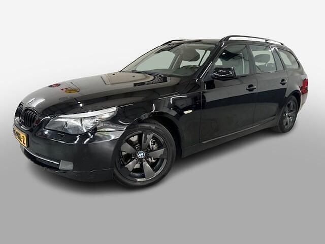 Zwart Gebruikt 2007 BMW 523 Executive Sedan | € 5.695 (Goede deal) - Afbeelding 1/4