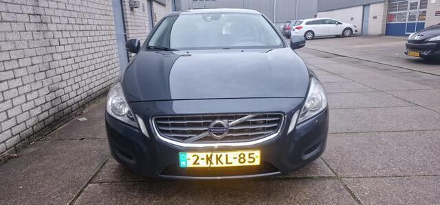 Grijs Gebruikt 2013 Volvo V60 Momentum Stationwagen | € 8.950 (Eerlijke prijs) - Afbeelding 1/4