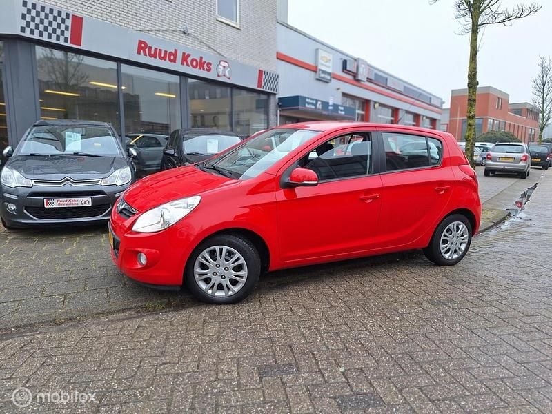 Rood Occasion 2012 Hyundai i20 Edition Hatchback | € 7.649 (Duur) - Afbeelding 1/4