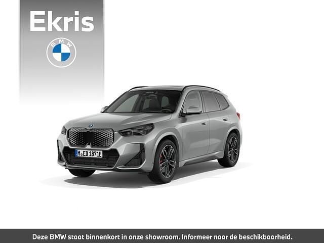 Zilver Nieuw 2025 BMW iX1 M Sport SUV | € 63.947 (Eerlijke prijs) - Afbeelding 1/4