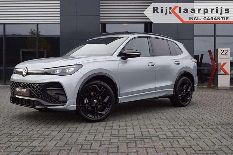Zilver Occasion 2025 VW Tiguan R-line SUV | € 54.950 (Duur) - Afbeelding 1/4