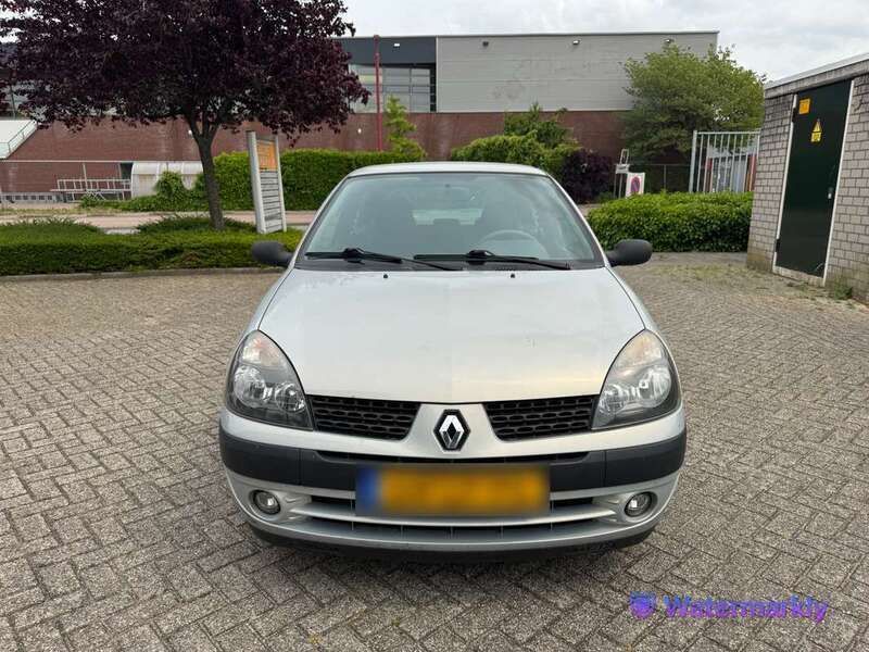 Gebruikt 2002 Renault Clio II Dynamique Sedan | € 999 (Goede deal) - Afbeelding 1/4