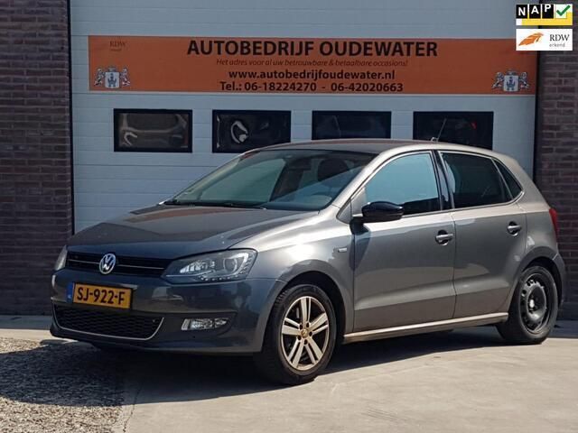 Grijs Gebruikt 2012 VW Polo Highline Hatchback | € 2.995 (Eerlijke prijs) - Afbeelding 1/4