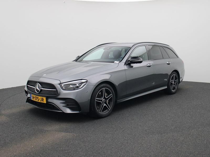 Grijs Gebruikt 2022 Mercedes E200 Business Stationwagen | € 44.900 (Iets duurder) - Afbeelding 1/4