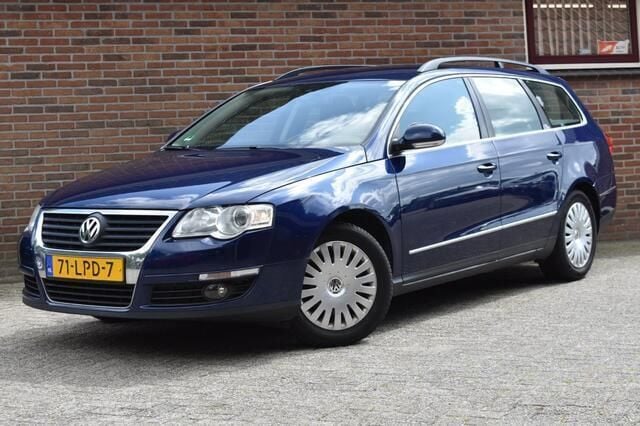 Blauw, metallic lak Gebruikt 2010 VW Passat Comfortline Stationwagen | € 2.949 (Eerlijke prijs) - Afbeelding 1/4