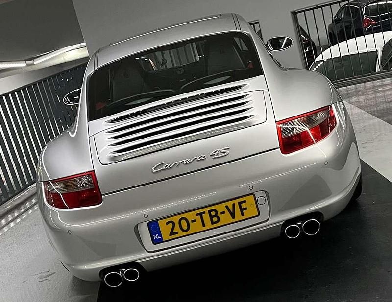 Zilver Gebruikt 2006 Porsche 911 Carrera 4S Coupé | € 49.950 (Iets duurder) - Afbeelding 1/4
