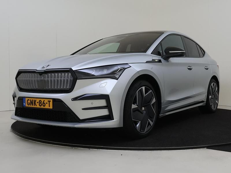 Grijs Gebruikt 2024 Skoda Enyaq iV RS SUV | € 47.800 - Afbeelding 1/4
