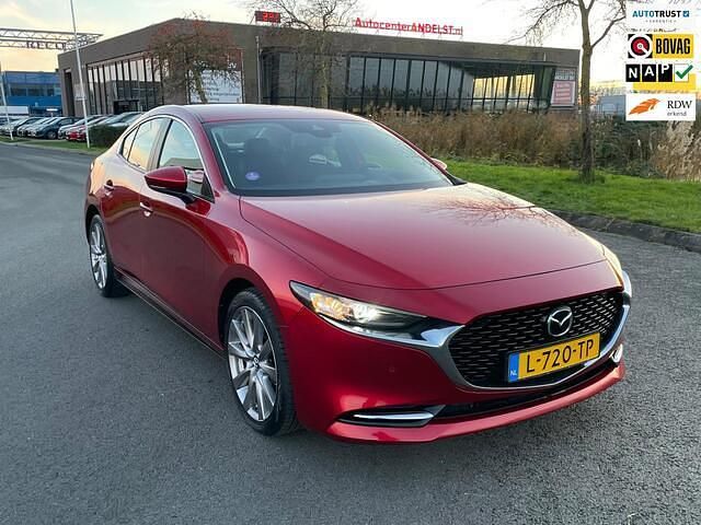 Rood Gebruikt 2021 Mazda 3 Comfort Sedan | € 18.450 (Goede deal) - Afbeelding 1/4