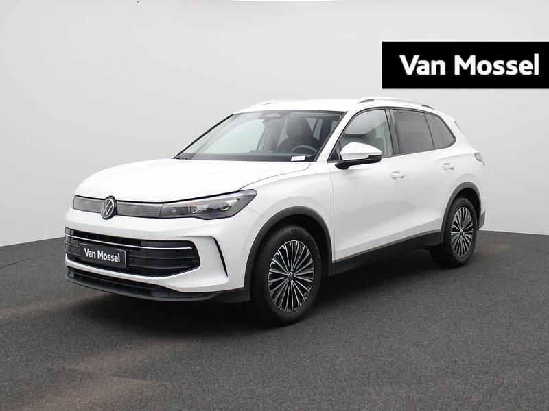 Wit, metallic lak Gebruikt 2024 VW Tiguan Edition SUV | € 41.900 (Eerlijke prijs) - Afbeelding 1/4