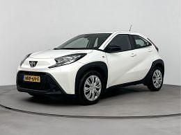 Wit Gebruikt 2023 Toyota Aygo Luxury Hatchback | € 17.480 (Eerlijke prijs) - Afbeelding 1/3