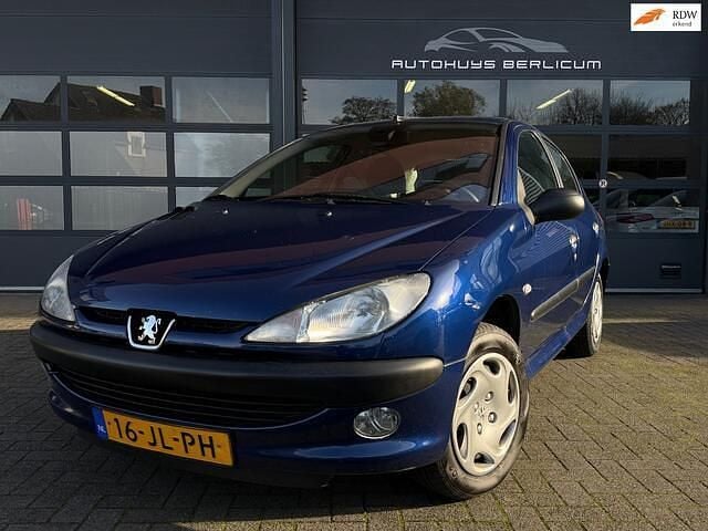 Blauw Gebruikt 2002 Peugeot 206 Hatchback | € 1.940 (Eerlijke prijs) - Afbeelding 1/4