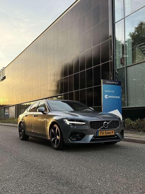 Grijs Gebruikt 2018 Volvo S90 R-Design Sedan | € 27.900 (Iets duurder) - Afbeelding 1/4