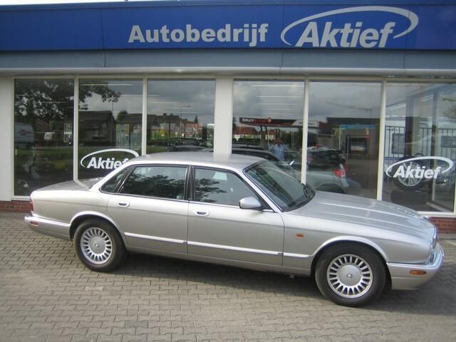 Grijs Gebruikt 1999 Jaguar XJ Executive Sedan | € 7.500 - Afbeelding 1/4