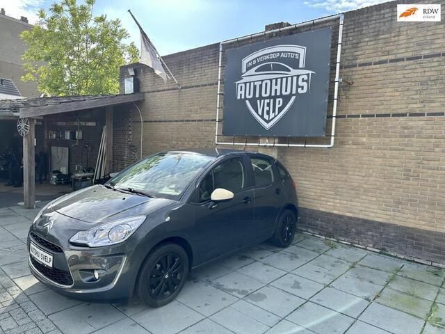 Zwart Occasion 2013 Citroën C3 Attraction Hatchback | € 3.500 (Eerlijke prijs) - Afbeelding 1/4