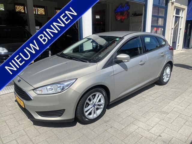 Grijs Gebruikt 2016 Ford Focus Trend Hatchback | € 7.950 (Eerlijke prijs) - Afbeelding 1/4