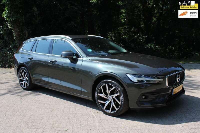 Grijs, metallic lak Gebruikt 2019 Volvo V60 Momentum Stationwagen | € 23.450 (Eerlijke prijs) - Afbeelding 1/4