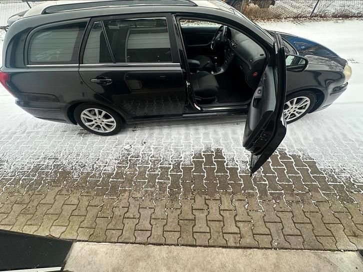 Occasion 2006 Toyota Avensis Stationwagen | € 2.500 (Eerlijke prijs) - Afbeelding 1/4