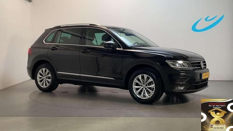 Zwart Gebruikt 2020 VW Tiguan Comfortline SUV | € 20.400 (Eerlijke prijs) - Afbeelding 1/2