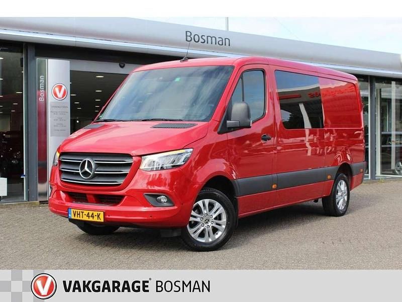 Rood Gebruikt 2020 Mercedes Sprinter Van | € 43.950 (Iets duurder) - Afbeelding 1/4