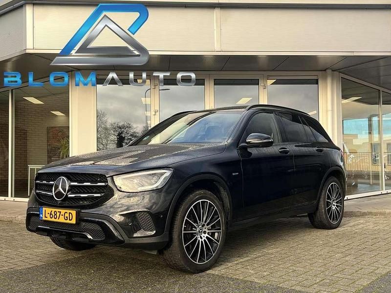 Zwart Gebruikt 2020 Mercedes GLC300e AMG SUV | € 34.740 - Afbeelding 1/4