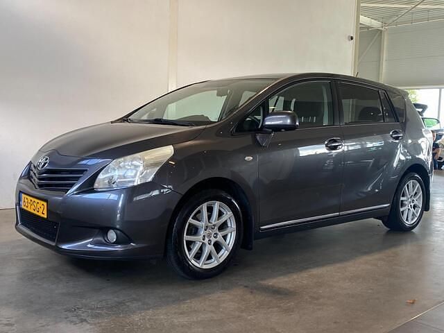 Grijs Gebruikt 2011 Toyota Verso MPV | € 8.450 (Eerlijke prijs) - Afbeelding 1/4