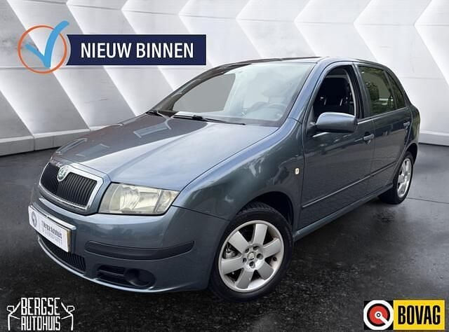 Grijs Gebruikt 2005 Skoda Fabia Hatchback | € 1.990 (Eerlijke prijs) - Afbeelding 1/4