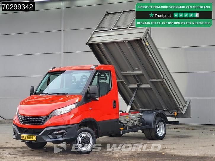 Rood Gebruikt 2020 Iveco 35.12 Van | € 18.950 (Goede deal) - Afbeelding 1/4