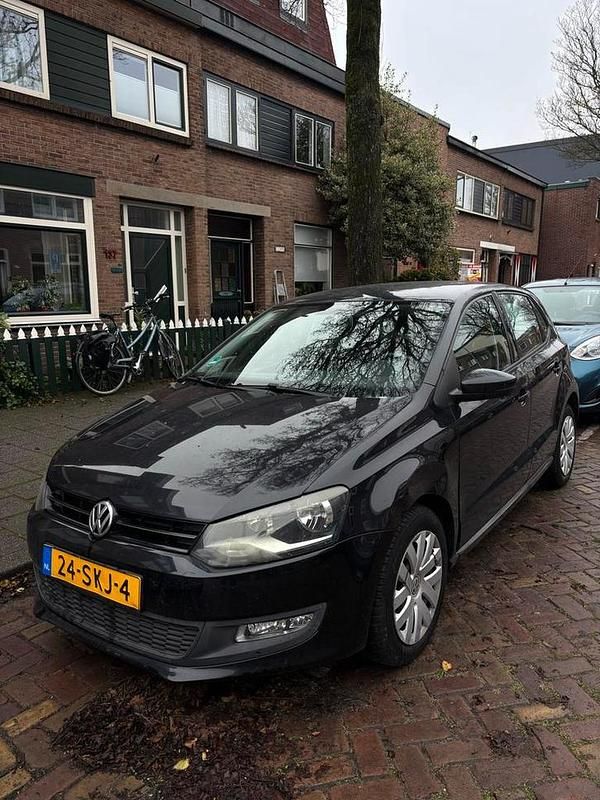 Zwart Gebruikt 2011 VW Polo Comfortline Sedan | € 4.250 (Eerlijke prijs) - Afbeelding 1/4