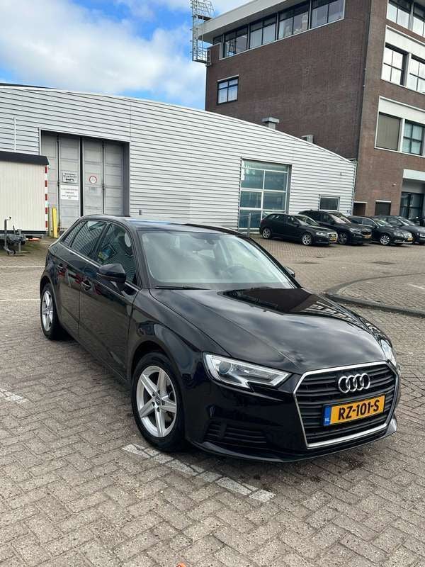 Zwart Gebruikt 2018 Audi A3 Hatchback | € 15.950 (Eerlijke prijs) - Afbeelding 1/4