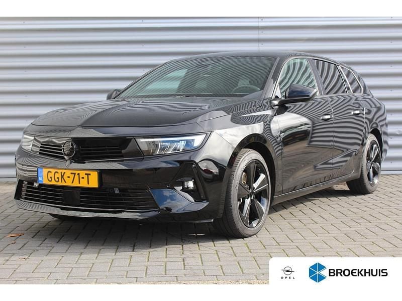 Zwart Gebruikt 2024 Opel Astra Stationwagen | € 27.895 - Afbeelding 1/1