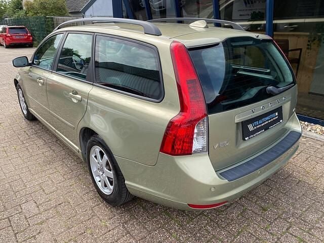 Groen Gebruikt 2009 Volvo V50 Momentum Stationwagen | € 8.445 - Afbeelding 1/3