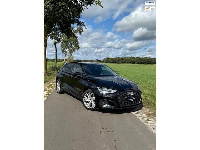 Zwart Gebruikt 2021 Audi A3 Sportback Hatchback | € 24.849 (Super prijs) - Afbeelding 1/4