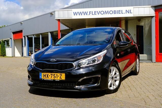 Zwart Gebruikt 2016 Kia Ceed First Edition Hatchback | € 10.950 (Goede deal) - Afbeelding 1/4