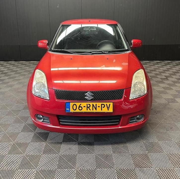 Occasion Suzuki Swift Exclusive 102 PK (75 kW) 2005 Rood Hatchback