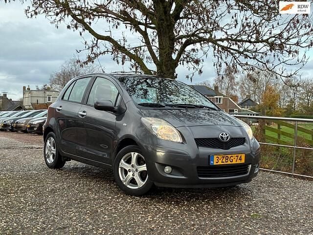Grijs Gebruikt 2010 Toyota Yaris Hatchback | € 3.975 (Goede deal) - Afbeelding 1/4