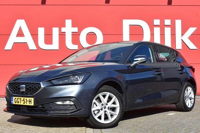 Grijs Gebruikt 2022 Seat Leon Style Hatchback | € 21.900 (Eerlijke prijs) - Afbeelding 1/4