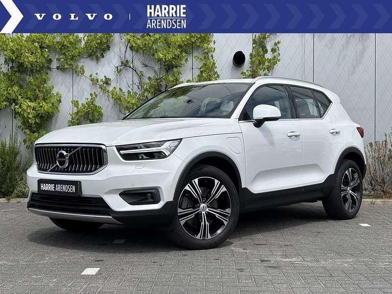 Wit Gebruikt 2022 Volvo XC40 Inscription SUV | € 37.899 (Eerlijke prijs) - Afbeelding 1/4